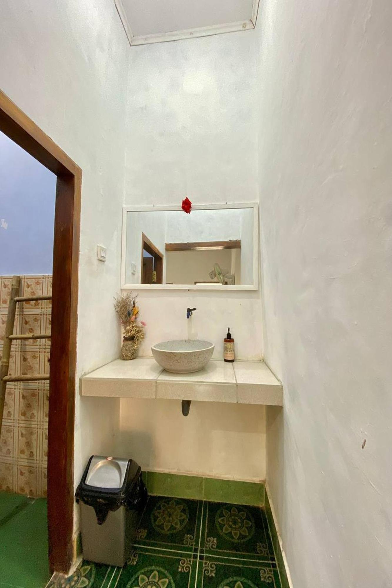 Duyung Rooms & Resto Gerupuk Bumbang Екстериор снимка